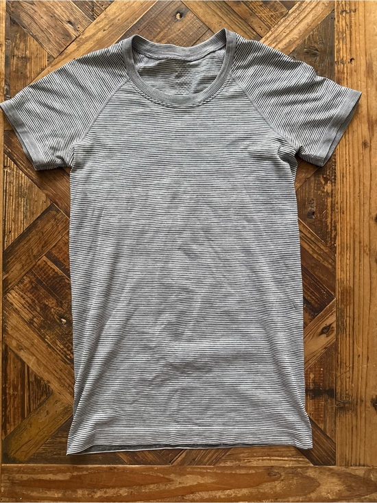 lululemon athletica Tops - lululemon athletica Swiftly Tech Short Sleeve Shirt 2.0 in Grey Stripe